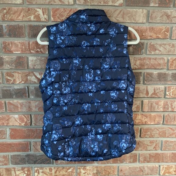 Gap Blue Floral Women's Small Quilted Puffer Full Zip Snap Overlay Chic Vest EUC - Picture 3 of 14